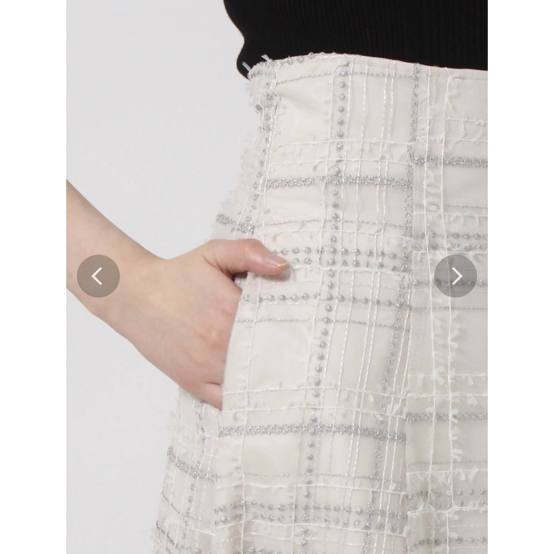 MERCURYDUO(マーキュリーデュオ)のマーキュリーデュオ チェック刺繍フレアスカート アイボリー レディースのスカート(ロングスカート)の商品写真