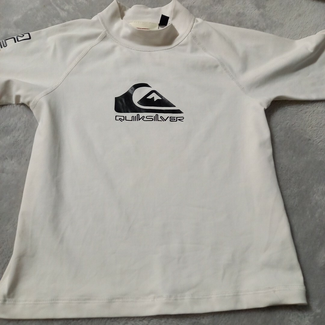 QUIKSILVER(クイックシルバー)のクイックシルバー　ラッシュガード　120 キッズ/ベビー/マタニティのキッズ服男の子用(90cm~)(水着)の商品写真