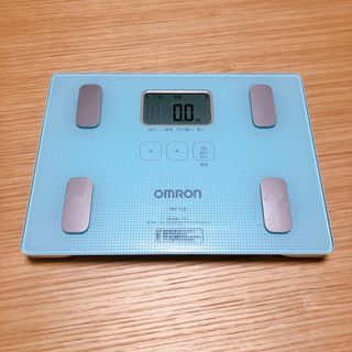 オムロン(OMRON)のオムロン　体重計　HBF-216  水色(体重計/体脂肪計)