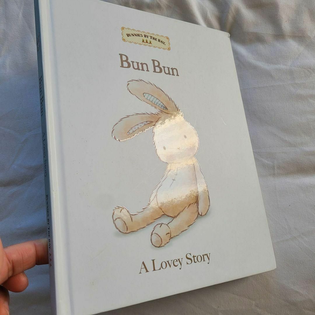 Bunnies by the Bay(バニーズバイザベイ)の洋書 Bun Bun A Love Story バニーズバイザベイ うさぎ 英語 エンタメ/ホビーの本(洋書)の商品写真