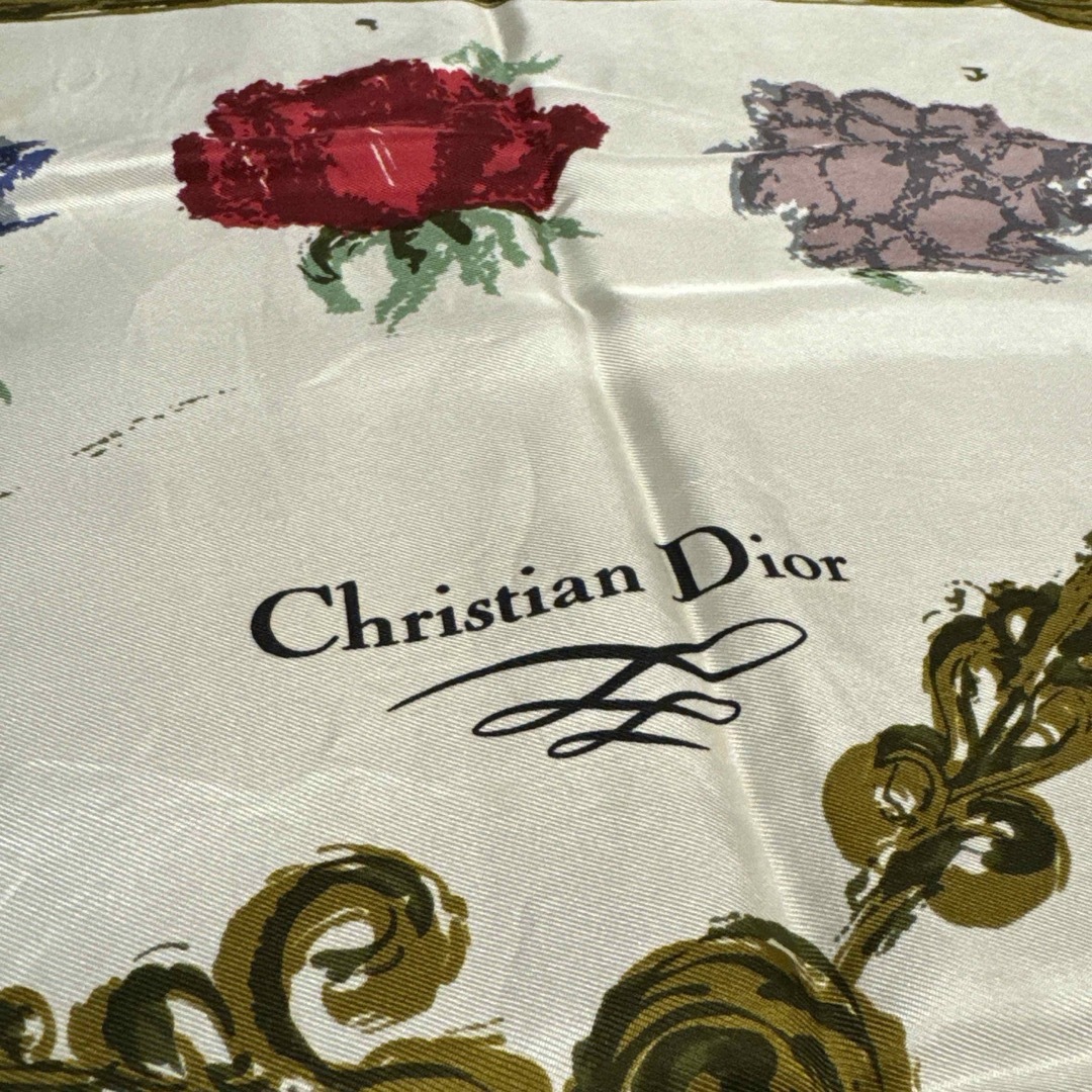 Christian Dior(クリスチャンディオール)のChristian Dior ディオール 大判シルクスカーフ 花時計 ロゴ レア レディースのファッション小物(バンダナ/スカーフ)の商品写真