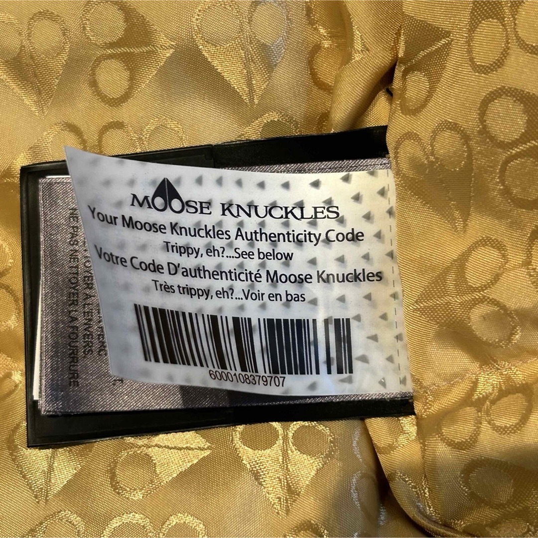 MOOSE KNUCKLES(ムースナックルズ)のx410x様専用 ムースナックルズ　ロングダウン　STIRLING 黒 ゴールド レディースのジャケット/アウター(ダウンジャケット)の商品写真