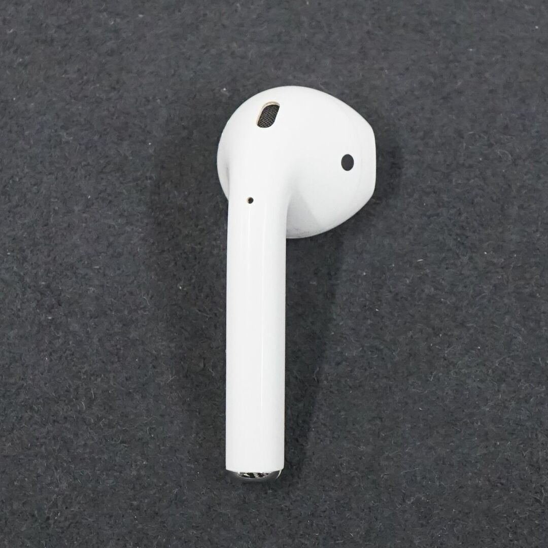 Apple(アップル)のApple AirPods エアーポッズ USED美品 右イヤホンのみ R 片耳 A2032 第二世代 正規品 MV7N2J/A 完動品 中古 T V9108 スマホ/家電/カメラのオーディオ機器(ヘッドフォン/イヤフォン)の商品写真