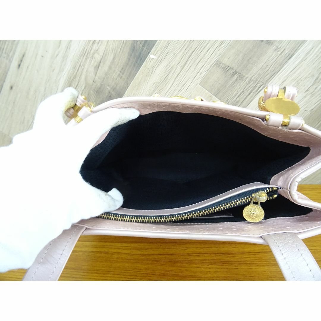 Gianni Versace(ジャンニヴェルサーチ)のK船004/  ヴェルサーチ オーストリッチ レザー ハンドバッグ ピンク系 レディースのバッグ(ハンドバッグ)の商品写真