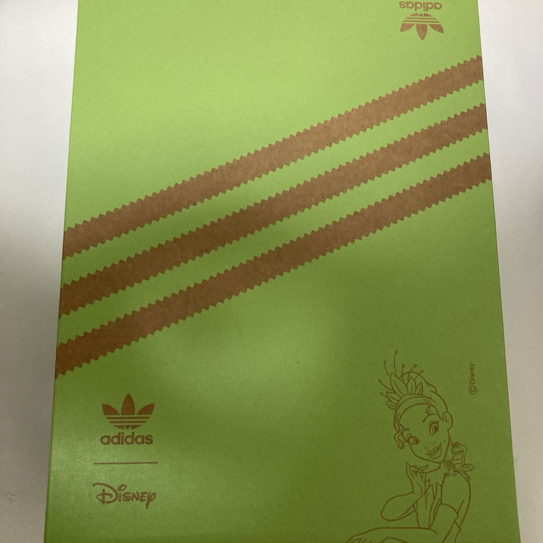 adidas(アディダス)の新品アディダス  プリンセスと魔法のキス ティアナ スタンスミス23.5cm レディースの靴/シューズ(スニーカー)の商品写真