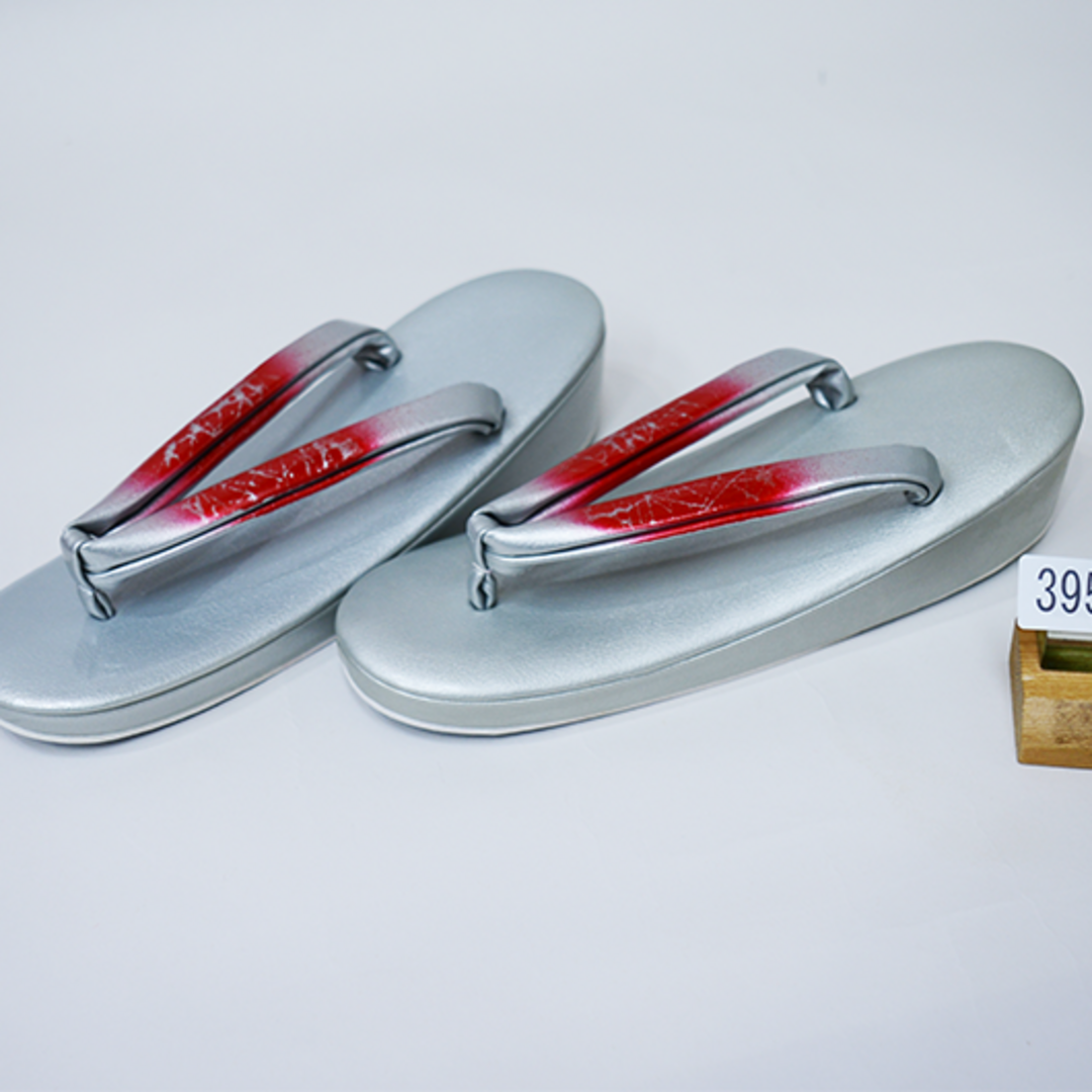 草履バッグセット 合皮螺鈿 フリーサイズ 24cm 赤×シルバー NO39543 レディースの水着/浴衣(振袖)の商品写真