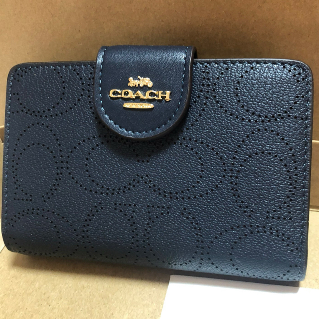 COACH - 【新品未使用】COACH 二つ折り財布 ネイビーの通販 by たまご