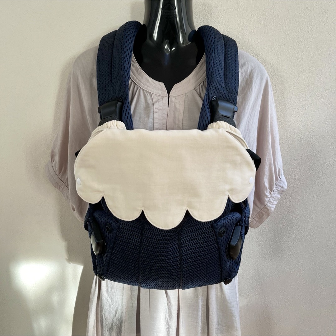 BABYBJORN(ベビービョルン)のクリームベージュ☆ベビービョルン  首回り・よだれカバー2点セット ハンドメイドのキッズ/ベビー(外出用品)の商品写真