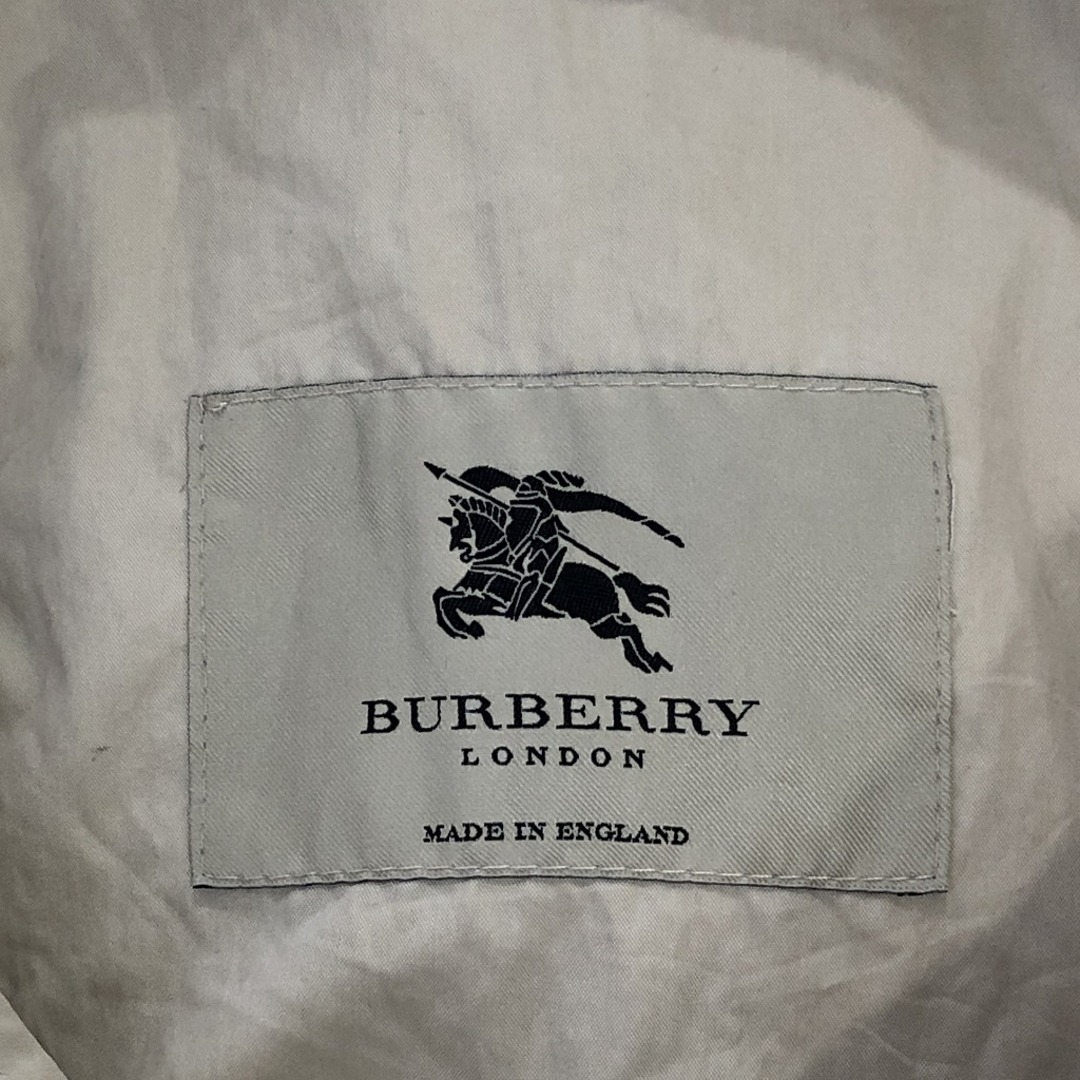 BURBERRY(バーバリー)のイングランド製 BURBERRY バーバリー ステンカラー コート ユーロ ヨーロッパ古着 ホワイト (メンズ M相当) 中古 古着 P1722 メンズのジャケット/アウター(ステンカラーコート)の商品写真