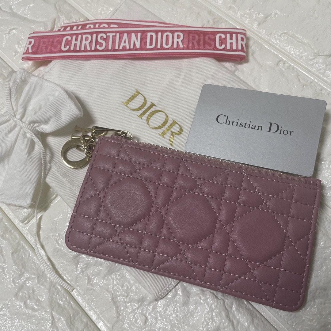 Christian Dior(クリスチャンディオール)のLADY DIOR スモール ジップ カードホルダー レディースのファッション小物(パスケース/IDカードホルダー)の商品写真