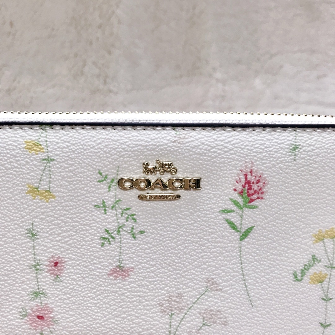 新品 COACH コーチ ラウンドファスナー 長財布 フローラル 白 フラワーみららショップ財布