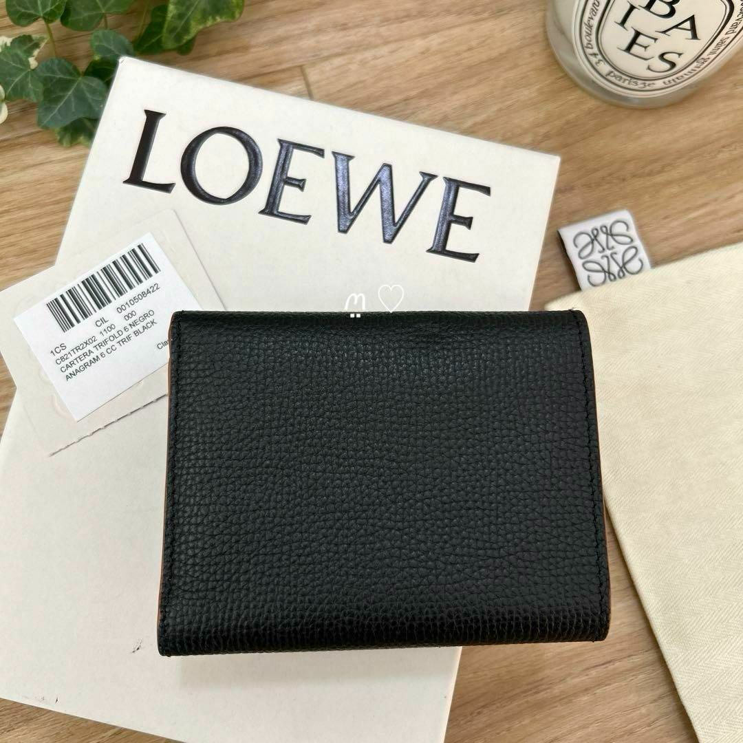 LOEWE(ロエベ)のLOEWE　ロエベ　アナグラムトライフォールドウォレット　三つ折り財布　ブラック レディースのファッション小物(財布)の商品写真