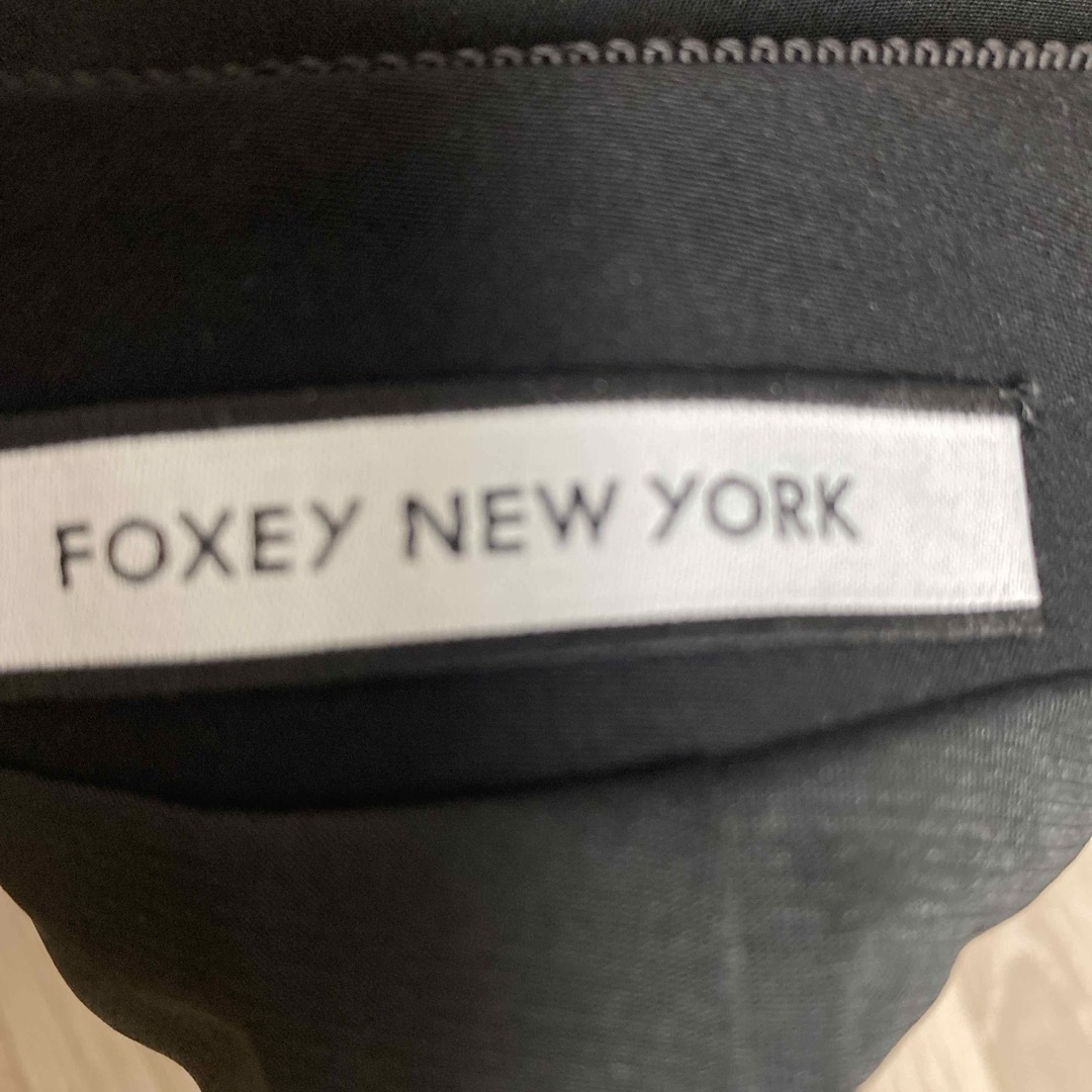 FOXEY NEW YORK(フォクシーニューヨーク)のフォクシー　バロンスカート  40 サイドタックスカート  レディースのワンピース(ひざ丈ワンピース)の商品写真