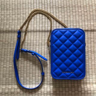 チャールズアンドキース(Charles and Keith)のCHARLES&KEITH ボニーパッドフォーンポーチ　バッグ(ハンドバッグ)