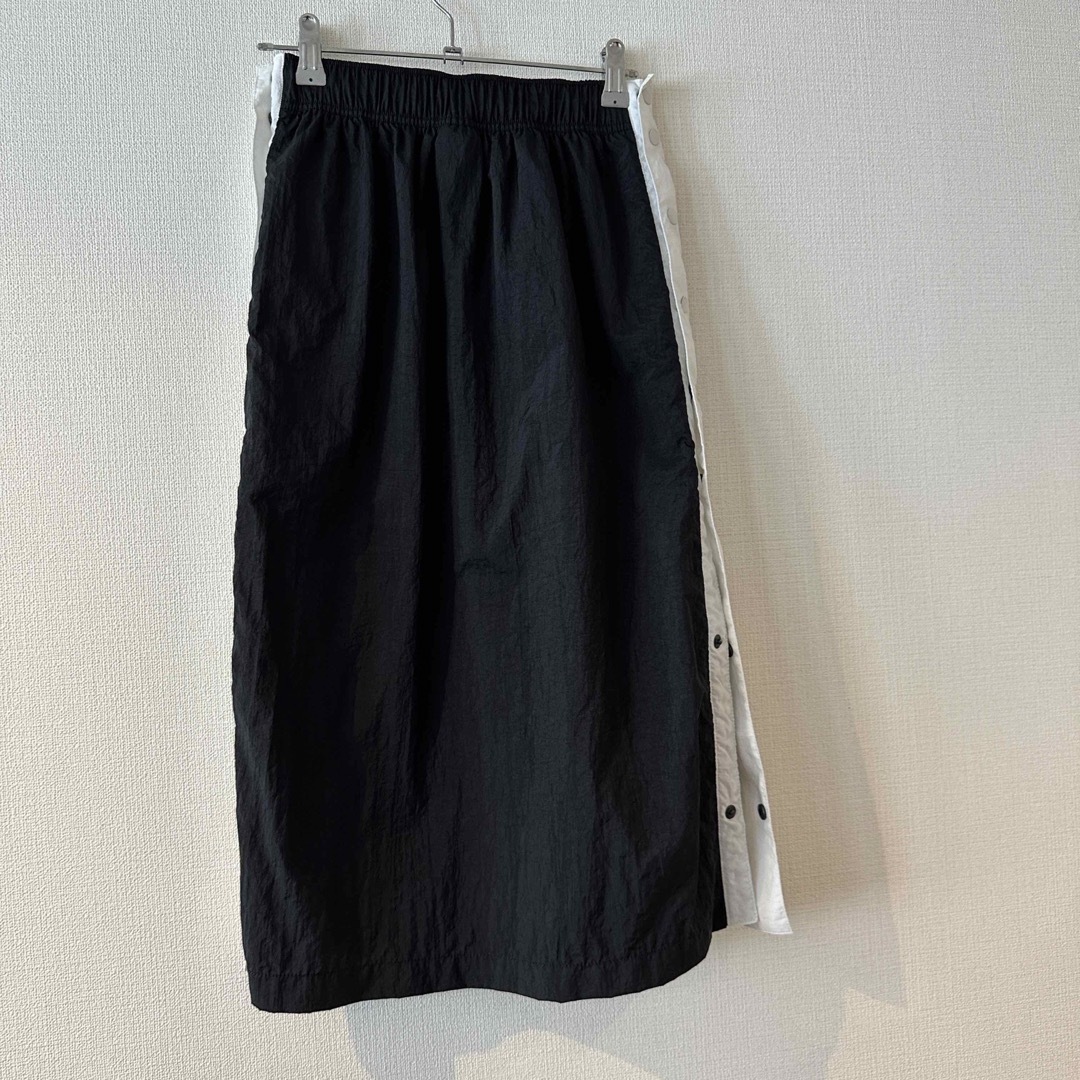 NIKE(ナイキ)のNIKE Lab サイドオープンナイロンスカートS レディースのスカート(ひざ丈スカート)の商品写真