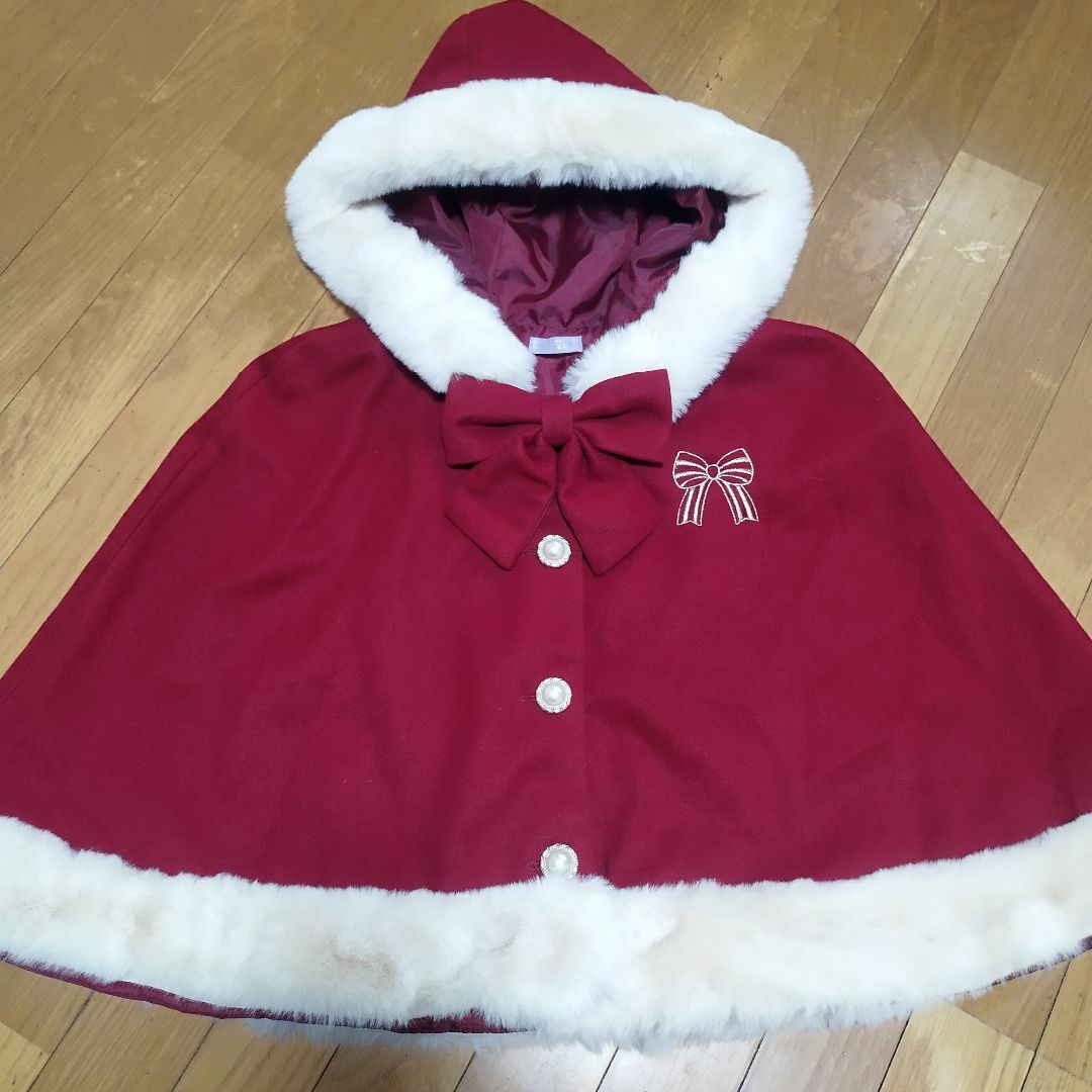 axes femme(アクシーズファム)の超美品　axes femme kawaii ポンチョ リボン　ファー クリスマス レディースのジャケット/アウター(ポンチョ)の商品写真