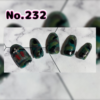 ネイルチップ  サイズオーダー 送料込み ジェルネイル 迷彩柄ネイル 王冠ネイル ハンドメイドのアクセサリー(ネイルチップ)の商品写真