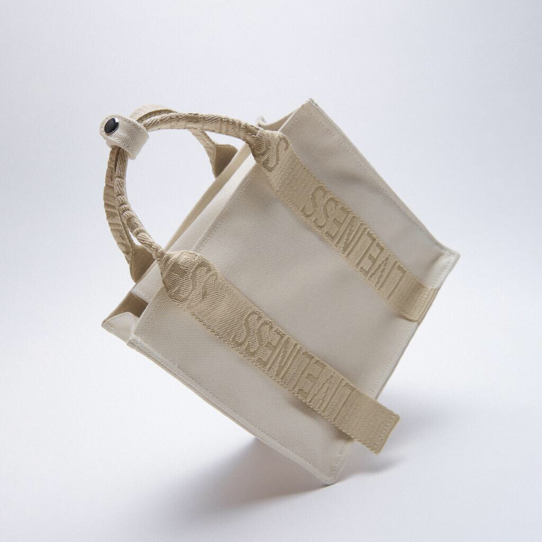 ❤️新品未使用品ZARA ロゴ ストラップ キャンバス ショルダー エクリュ レディースのバッグ(ショルダーバッグ)の商品写真