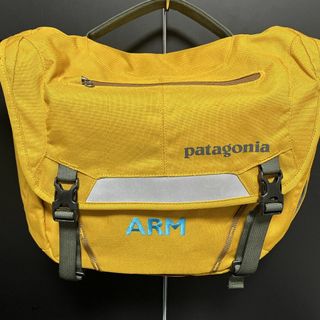 パタゴニア(patagonia)のパタゴニア　メッセンジャーバッグ　イエロー(メッセンジャーバッグ)