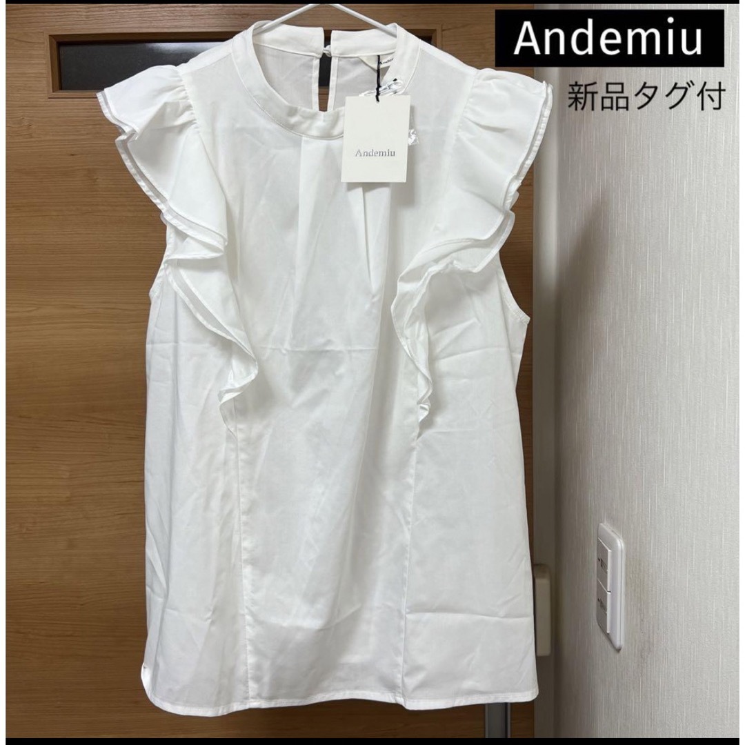 Andemiu(アンデミュウ)の新品タグ付♡アンデミュウ　ノースリーブ　完売　ふりる　ブラウス　可愛い レディースのトップス(シャツ/ブラウス(半袖/袖なし))の商品写真