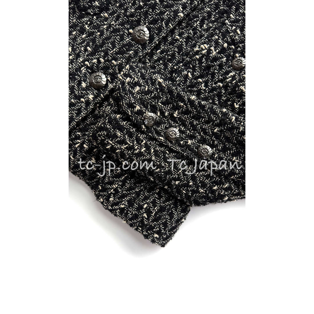 CHANEL(シャネル)のシャネル ジャケット スーツ CHANEL ヴィンテージ ブラック グレー シェブロン ツイード スカート ココボタン 美品 36 38 40 レディースのフォーマル/ドレス(スーツ)の商品写真