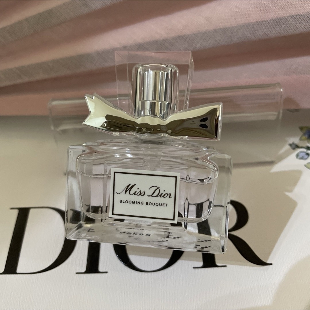 Dior(ディオール)のDIORノベルティ 扇子とMiss DIORのセット レディースのファッション小物(その他)の商品写真