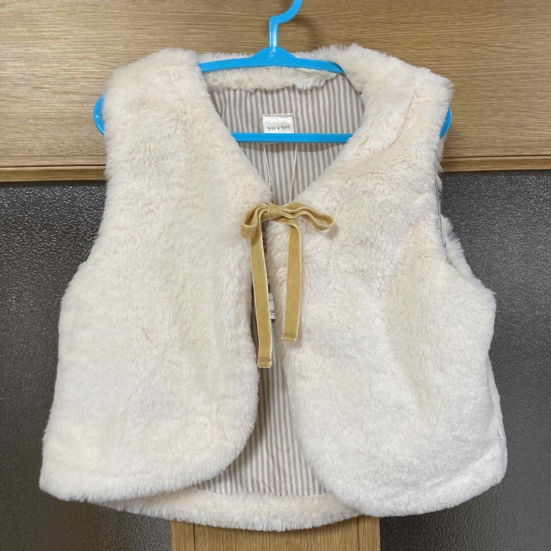 tete a tete(テータテート)の新品　未使用　ファーベスト　サイズ100 キッズ/ベビー/マタニティのキッズ服女の子用(90cm~)(ジャケット/上着)の商品写真