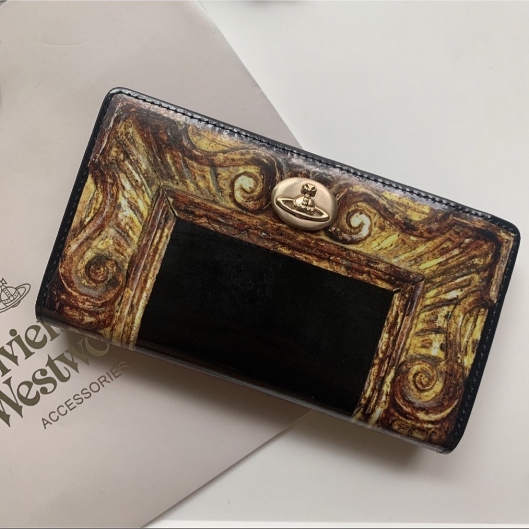 Vivienne Westwood(ヴィヴィアンウエストウッド)の新品 ヴィヴィアンウエストウッド フレーム エナメルレザー 二つ折り 長財布 レディースのファッション小物(財布)の商品写真