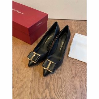 サルヴァトーレフェラガモ(Salvatore Ferragamo)のFERRAGAMO フェラガモ 24cm  6 1/2 パンプス ヴァラ・リボン(ハイヒール/パンプス)