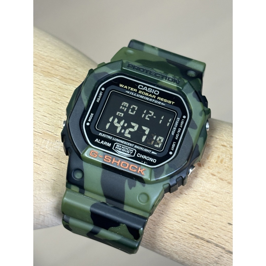 G-SHOCK(ジーショック)のG-SHOCK/ビンテージ/スピード/DW-5600/迷彩カモ/カーキ/反転液晶 メンズの時計(腕時計(デジタル))の商品写真