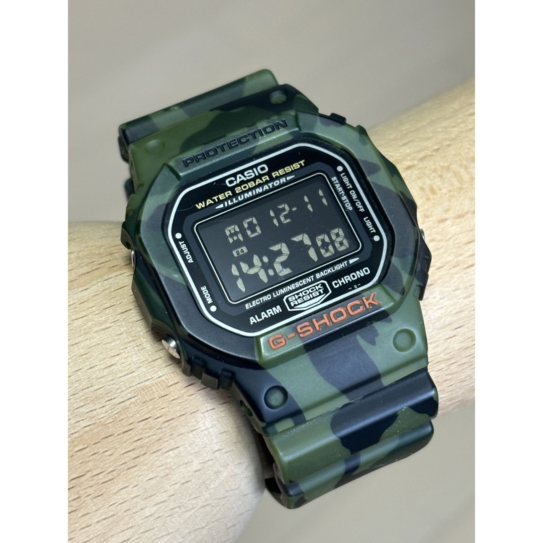 G-SHOCK(ジーショック)のG-SHOCK/ビンテージ/スピード/DW-5600/迷彩カモ/カーキ/反転液晶 メンズの時計(腕時計(デジタル))の商品写真