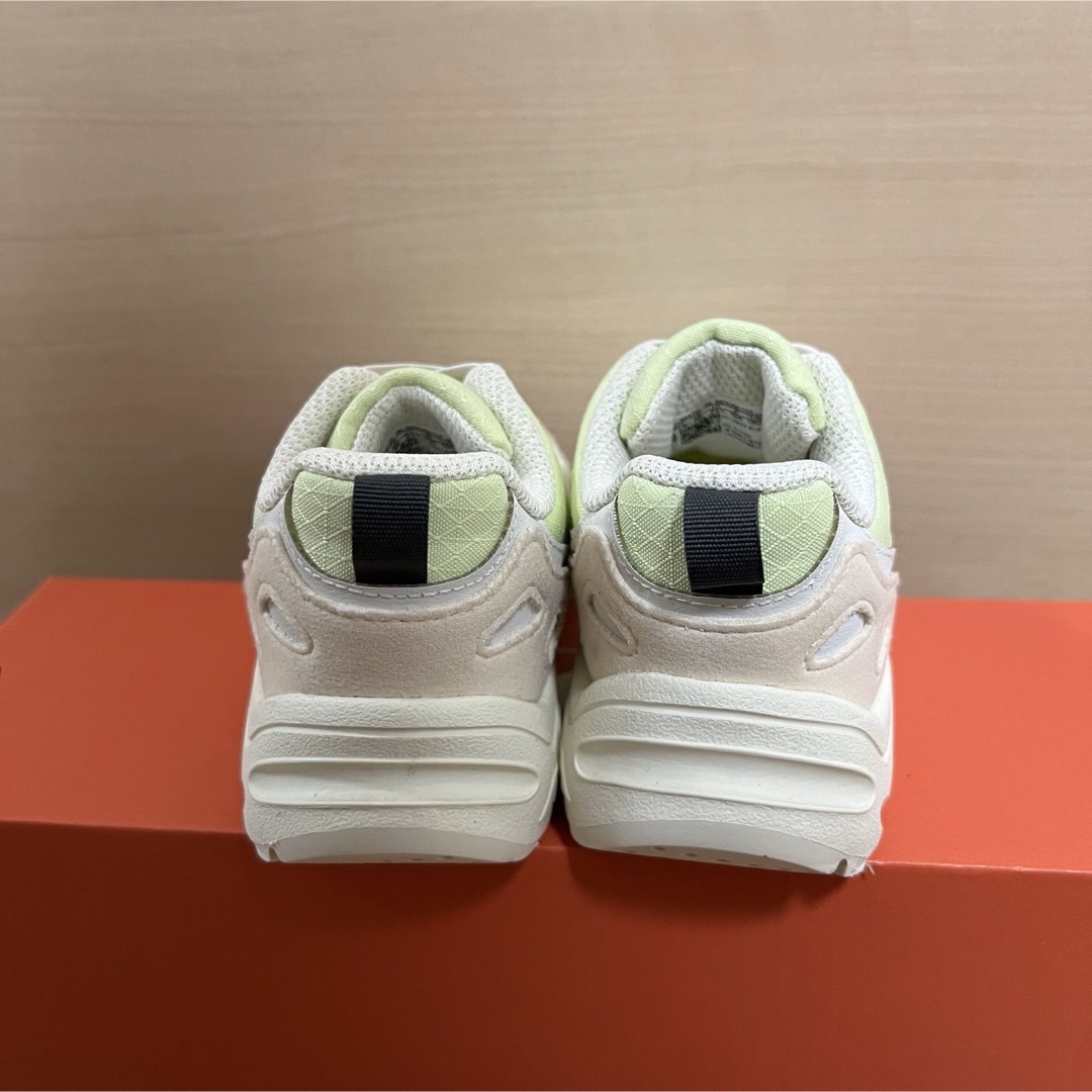 adidas(アディダス)のadidas オリジナルス　キッズ　スニーカー　zx 22 キッズ/ベビー/マタニティのキッズ靴/シューズ(15cm~)(スニーカー)の商品写真