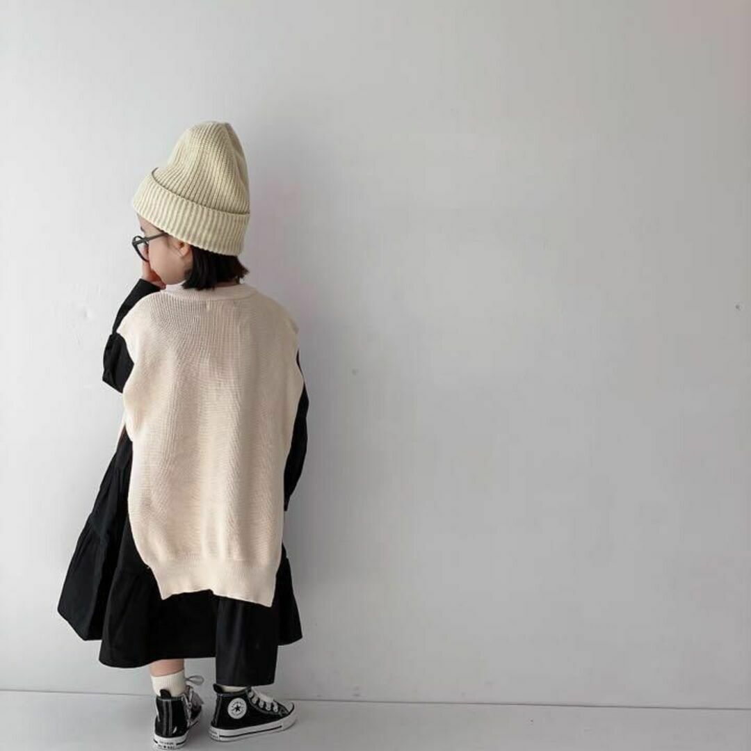 ニットベスト　ベージュ　110cm 韓国子供服　秋服　ジレ　新品 キッズ/ベビー/マタニティのキッズ服女の子用(90cm~)(ニット)の商品写真