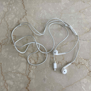 アップル(Apple)のApple製 イヤホン 左耳のみ(ヘッドフォン/イヤフォン)