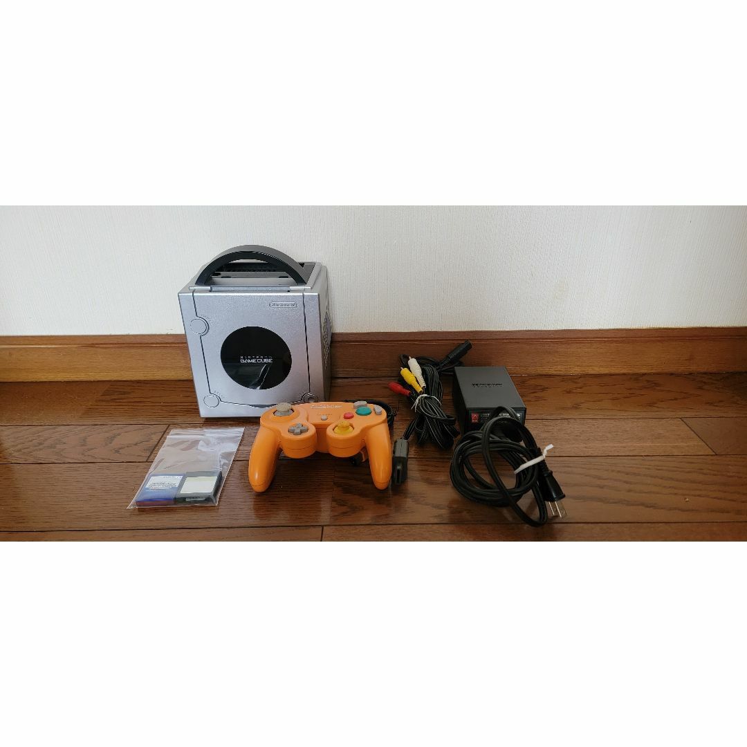 ゲームソフト/ゲーム機本体美品）ニンテンドー ゲームキューブ GAMECUBE 本体 シルバー 動作確認済