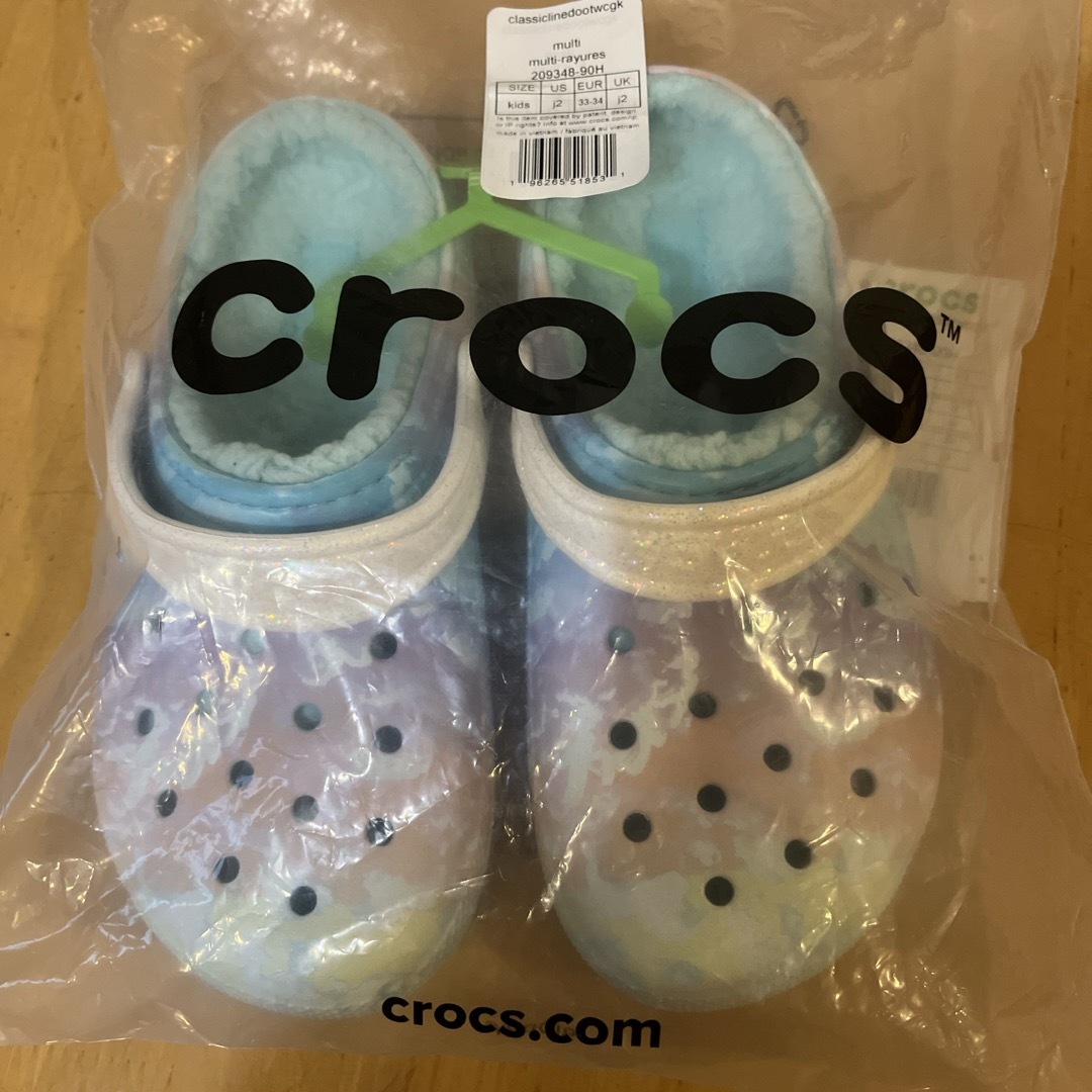 crocs(クロックス)の新品タグ付クロックスcrocsキッズ★ ボアサンダルClassic20   キッズ/ベビー/マタニティのキッズ靴/シューズ(15cm~)(サンダル)の商品写真