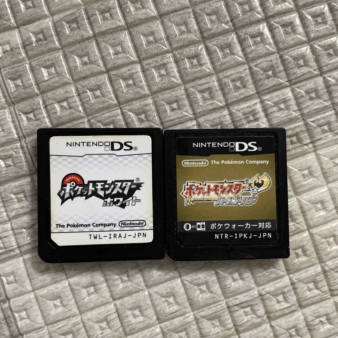 ニンテンドーDS(ニンテンドーDS)のポケットモンスター ホワイト･ハードゴールド エンタメ/ホビーのゲームソフト/ゲーム機本体(家庭用ゲームソフト)の商品写真