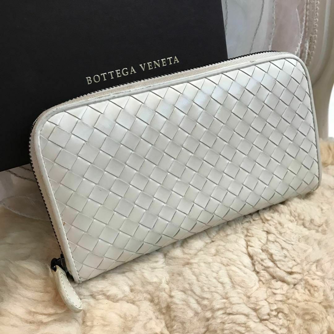 仕入れ BOTTEGA VENETA イントレチャート ラウンドファスナー長財布 白