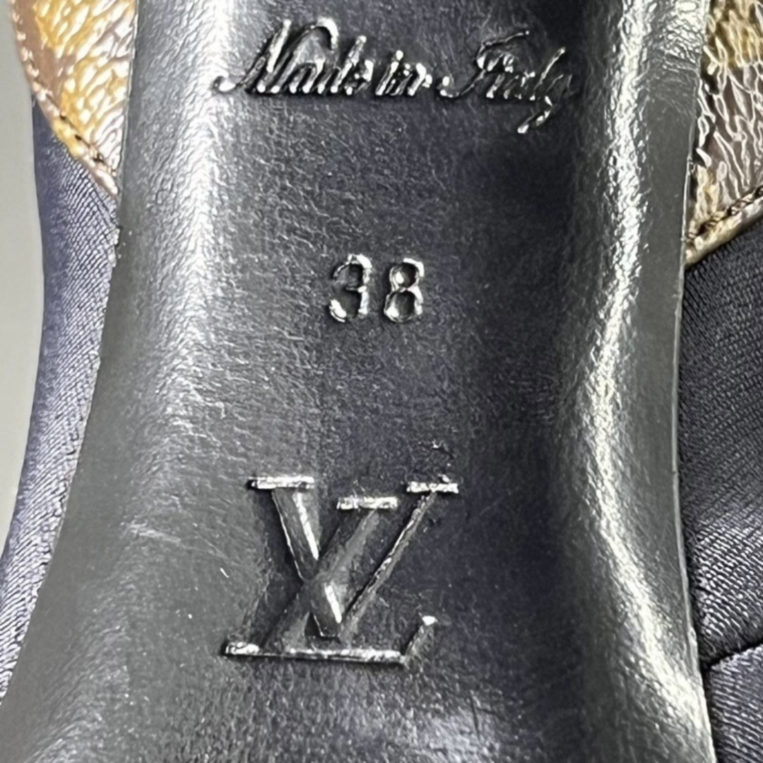 LOUIS VUITTON(ルイヴィトン)の9L11《美品》LOUIS VUITTON ルイヴィトン サイドジップ ショートアンクルブーツ ソックスブーツ 38 ブラック レディース 靴 レディースの靴/シューズ(ブーツ)の商品写真