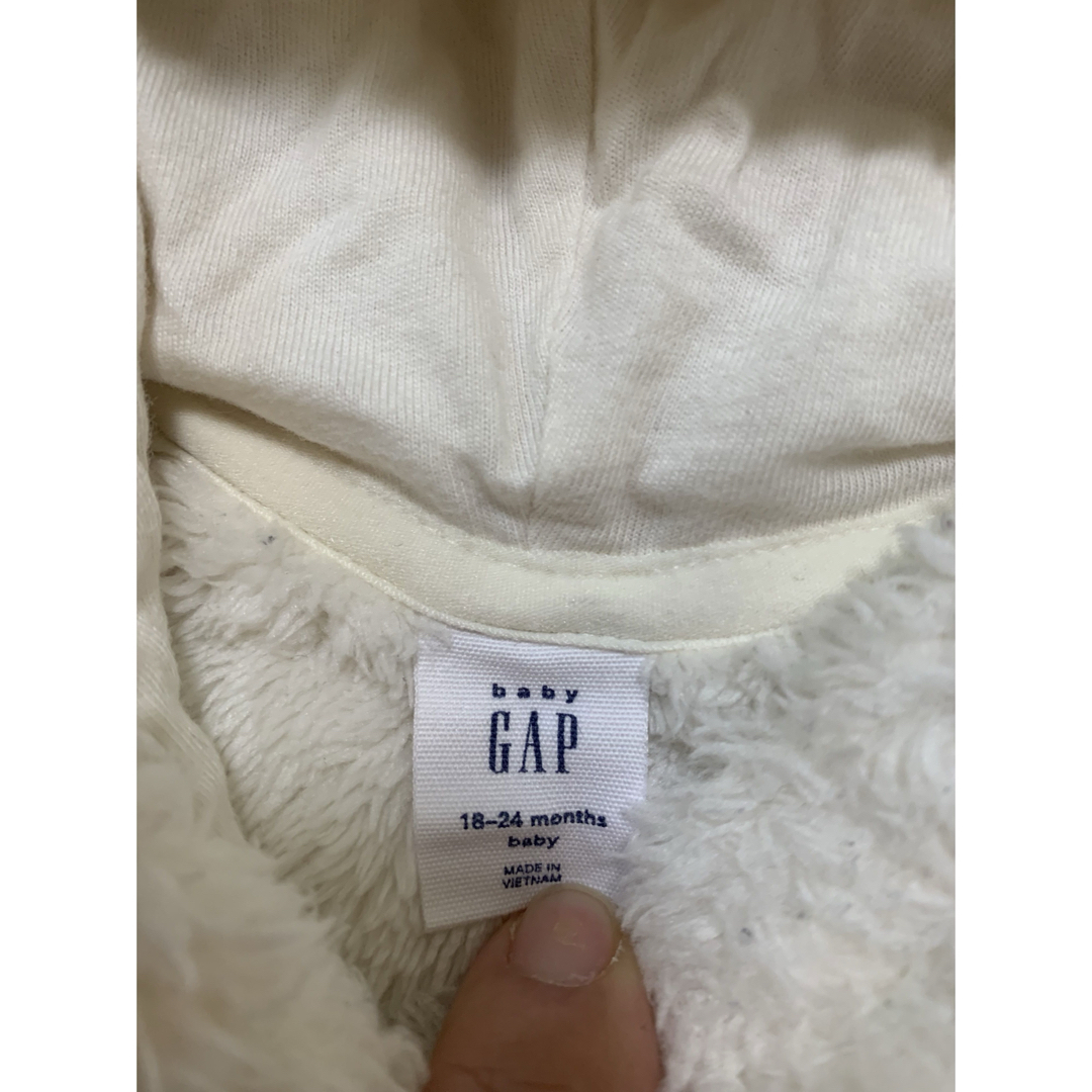 babyGAP(ベビーギャップ)のbabyGAP フード付きトップス90 キッズ/ベビー/マタニティのキッズ服男の子用(90cm~)(Tシャツ/カットソー)の商品写真