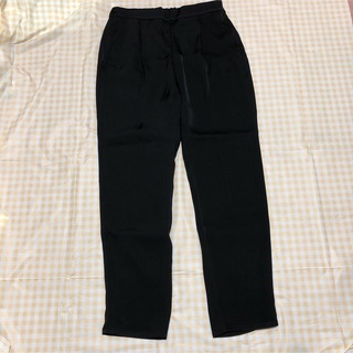 ストラ(Stola.)のストラ　黒　パンツ　　40サイズ　　新品、未使用(カジュアルパンツ)