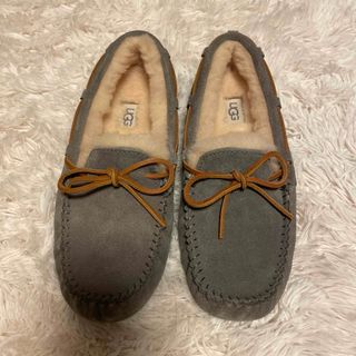 アグ(UGG)の美品！UGG モカシンシューズ(スリッポン/モカシン)