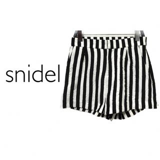 スナイデル(SNIDEL)のsnidel スナイデル【美品】黒×白 ストライプ柄 ショート パンツ(ショートパンツ)