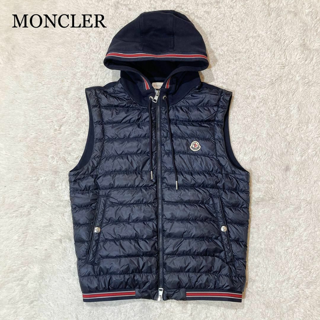 MONCLER(モンクレール)の【廃盤☆美品】MONCLER モンクレール ダウンベスト トリコロール ワッペン メンズのジャケット/アウター(ダウンベスト)の商品写真