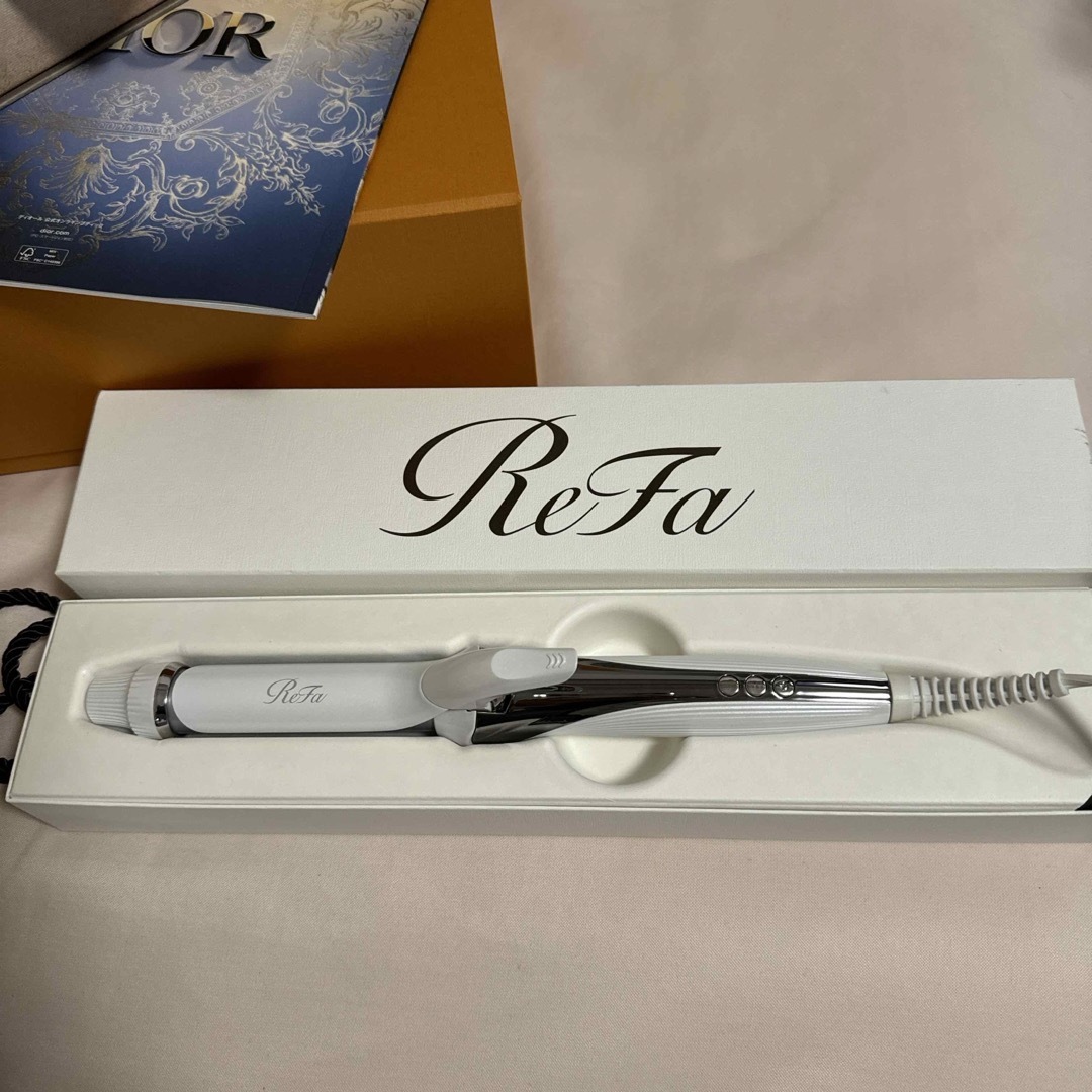 ReFa(リファ)のなつなつ様専用ReFa リファヘアアイロン26mm コテ専用スタンド付き スマホ/家電/カメラの美容/健康(ヘアアイロン)の商品写真