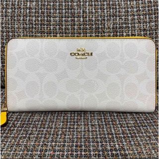 コーチ(COACH)の814  コーチ　長財布　ホワイト×イエローカラー(財布)