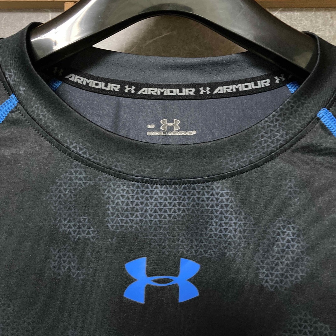 UNDER ARMOUR(アンダーアーマー)のメンズ　アンダーアーマー  スポーツインナー 長袖　黒×青 スポーツ/アウトドアのトレーニング/エクササイズ(トレーニング用品)の商品写真