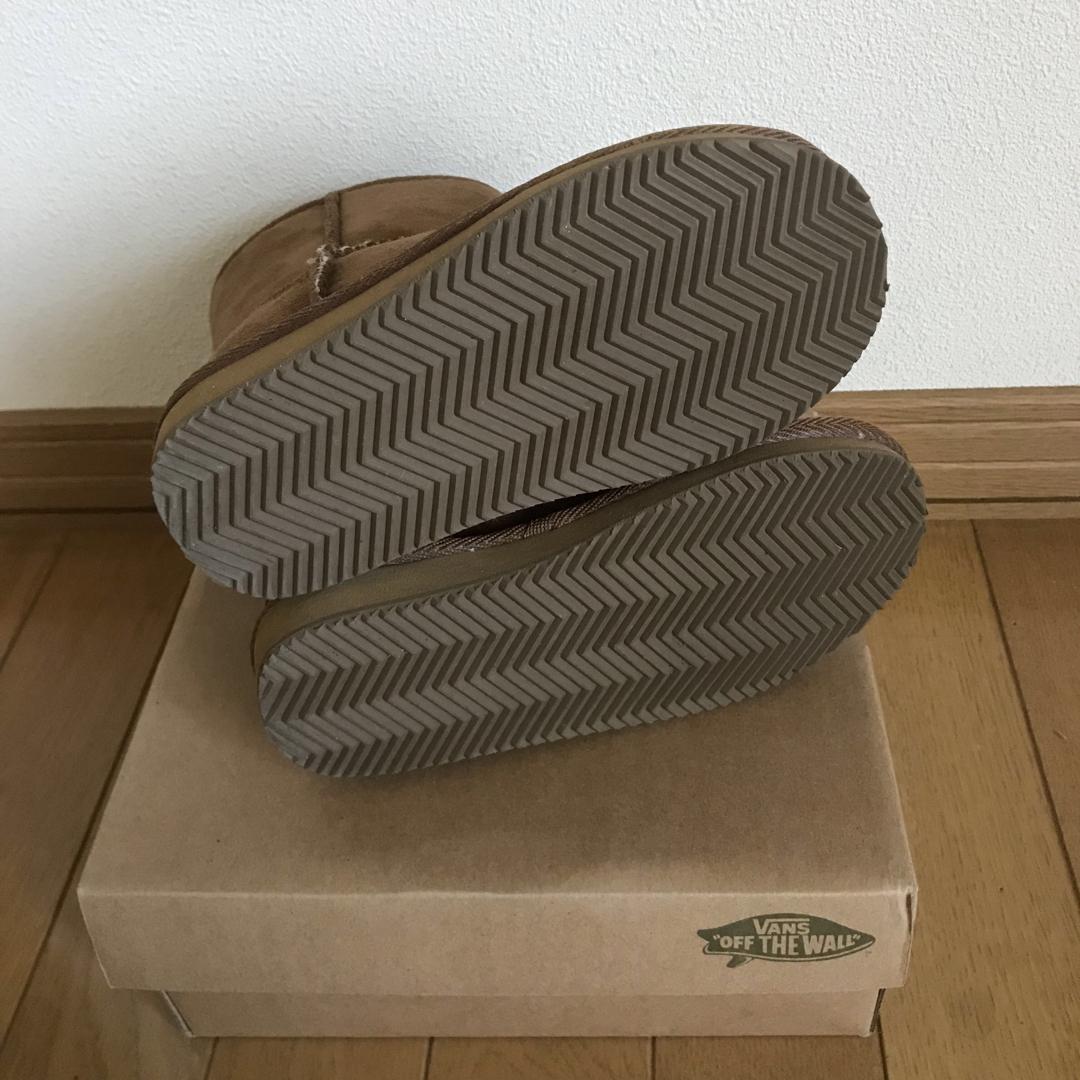 VANS(ヴァンズ)のVANS　ムートンブーツ キッズ/ベビー/マタニティのキッズ靴/シューズ(15cm~)(ブーツ)の商品写真