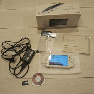 プレイステーションポータブル(PlayStation Portable)の美品⭐️psp2000本体⭐️新品バッテリー、充電器、箱、説明書、メモリ、ゲーム(携帯用ゲーム機本体)