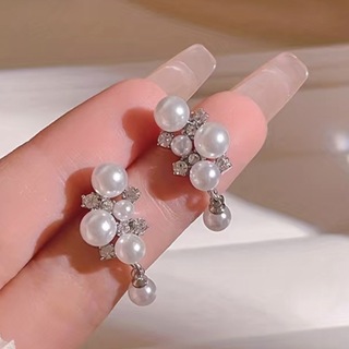 【新品未使用】パールビジューピアス　真珠　ダイヤモンド　キラキラ　クリスマス(ピアス(両耳用))